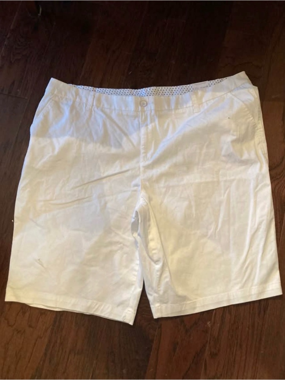 24w White Women's Bermuda Shorts flat front new tags pockets